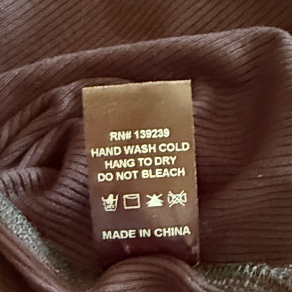 Pomander Place sz XS Black Puff Sleeve Rayon stretch Blouse great pre owned cond - Picture 9 of 9